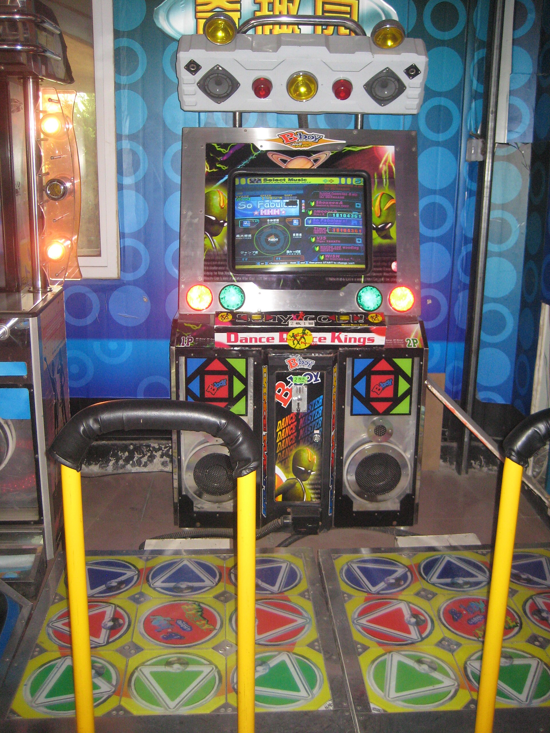 Imagem de referência relacionada a StepMania, item descrito como vídeojogo de 2001
