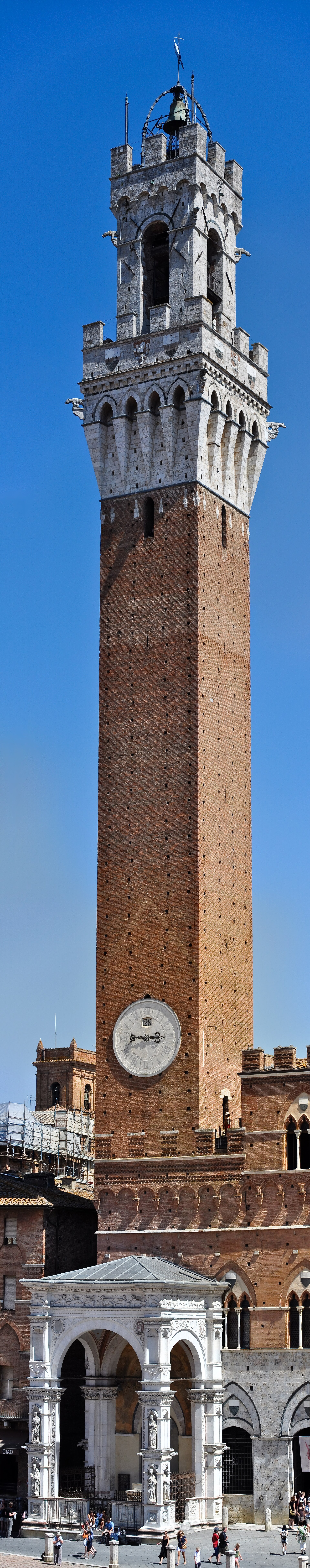 Imagem de referência de Torre del Mangia, descrito nos dados abertos como museu em Siena, Itália