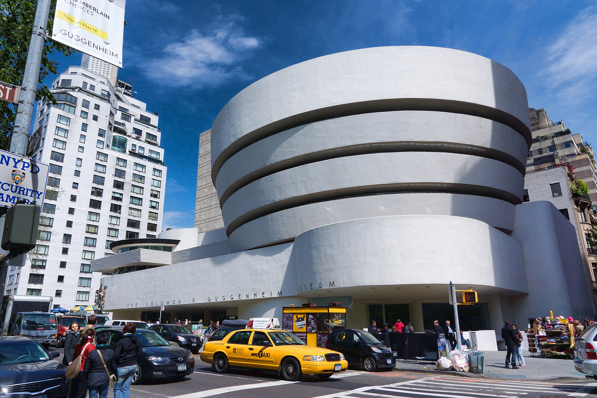 Imagem de referência de Museu Solomon R. Guggenheim, descrito nos dados abertos como museu de arte em Nova York, Estados Unidos