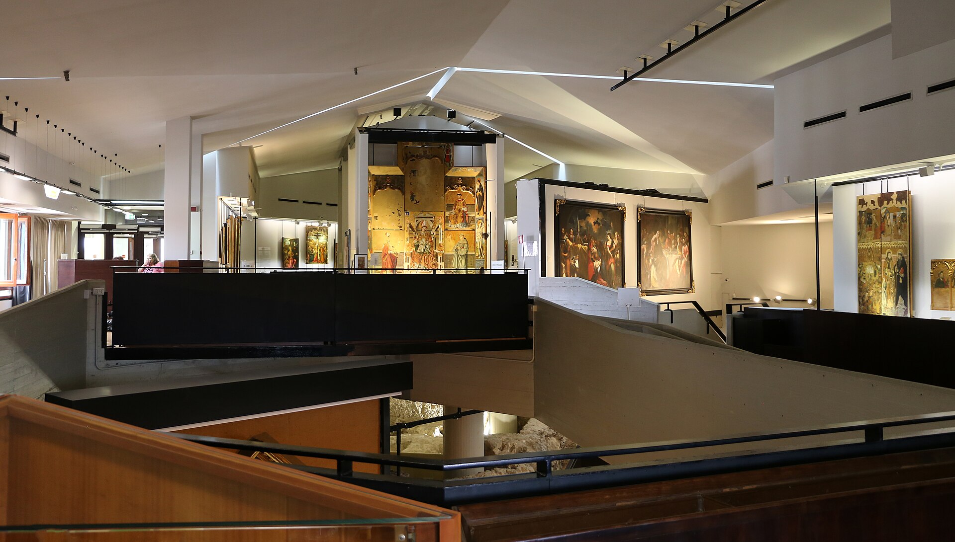 Imagem de referência de Pinacoteca Nacional de Cagliari, descrito nos dados abertos como museu nacional de arte em Cagliari