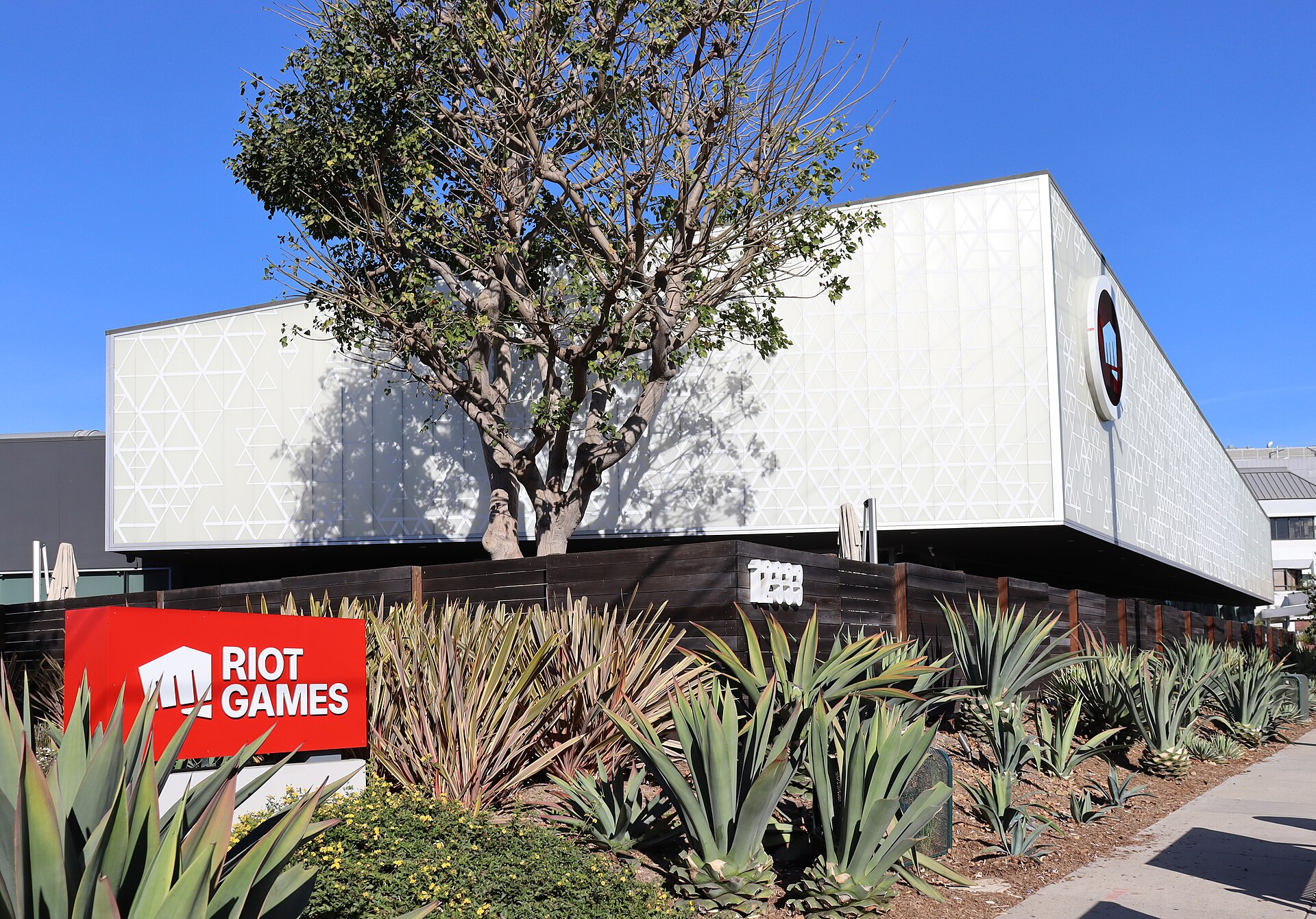Imagem de referência de Riot Games, descrito nos dados abertos como desenvolvedora norte-americana de jogos eletrônicos