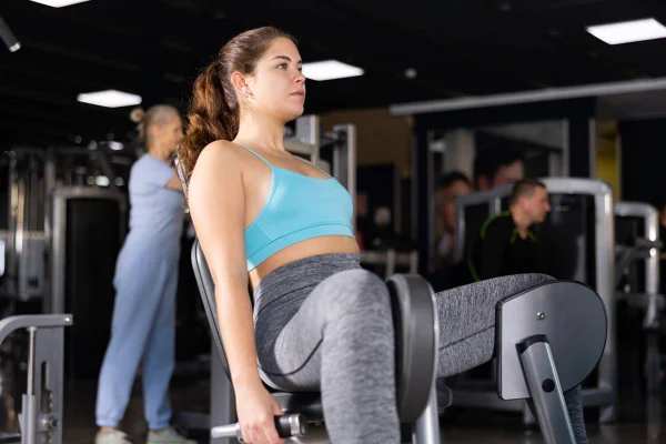 Dores articulares: 3 exercícios para fazer em casa e aliviar o desconforto