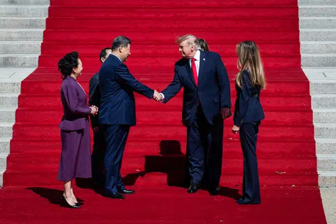A China diz que 'respeita' a mudança de terminologia de IA para 'super inteligência' de Trump.
