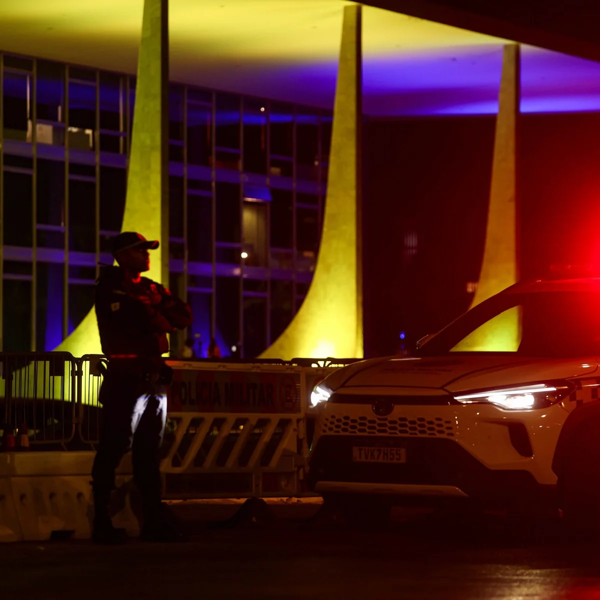 Drone, cercas e protestos: Esplanada amanhece em alerta com sessão no STF