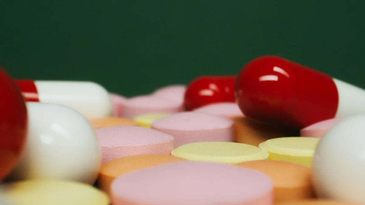 A ACADIA Pharmaceuticals (ACAD) recebeu classificação de 'Venda' devido a resultados fracos do ensaio clínico, e as ações caíram 13%.