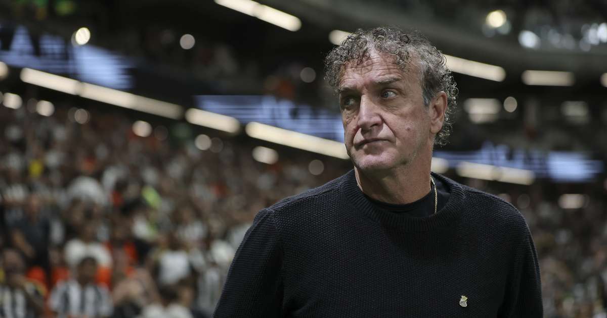 Cuca se irrita com repórter após eliminação do Santos: ‘Oportunista’