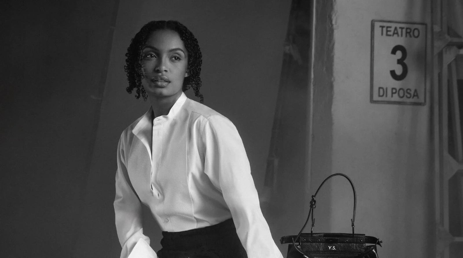 Estrelas árabes desfilam na coleção de verão 2027 da Burberry em Londres