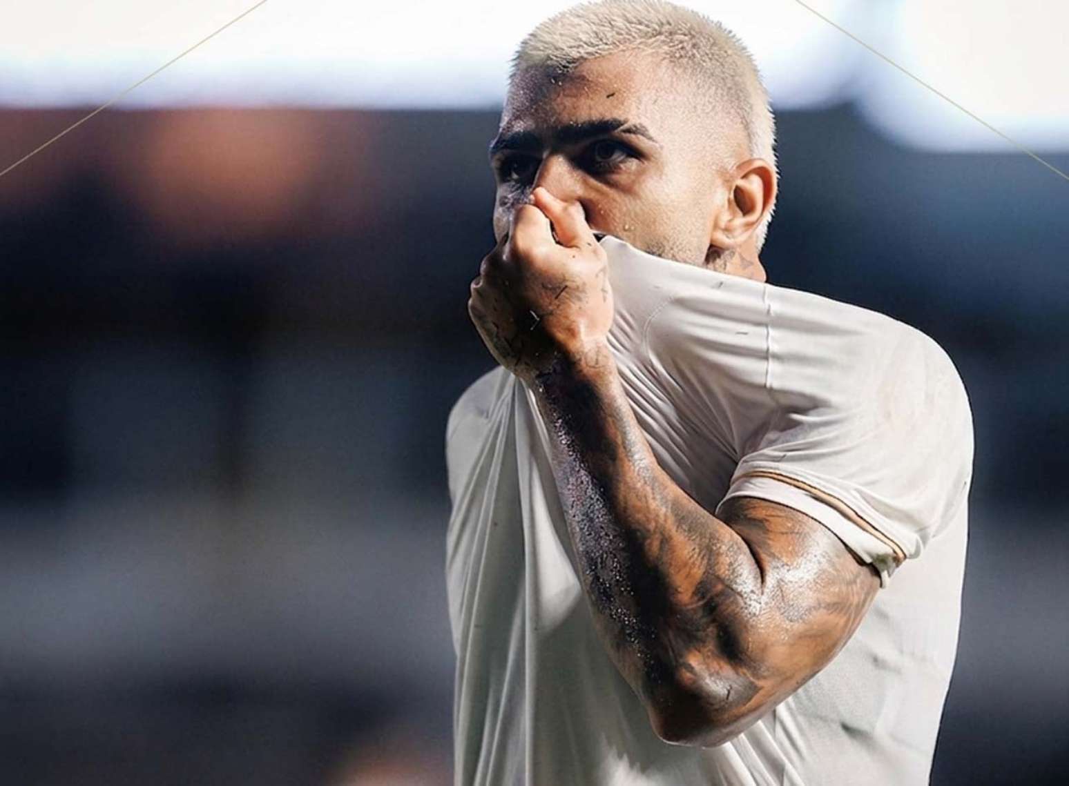 Contra o Macar&aacute;-EQU, nas oitavas da Sul-Americana, Gabigol chegou a cem gols com a camisa santista &ndash;