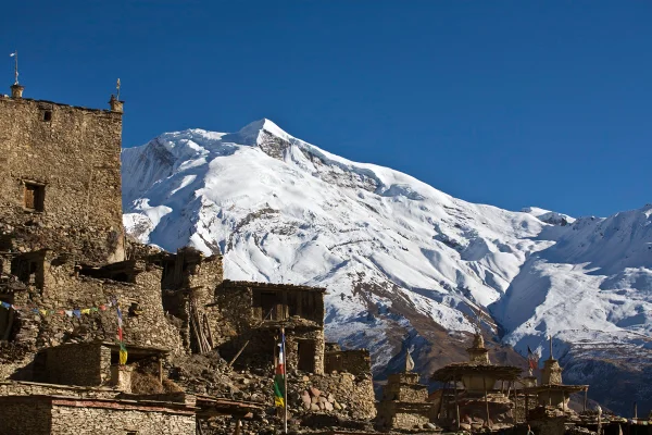 Avalanche no Nepal deixa 10 alpinistas e guias desaparecidos