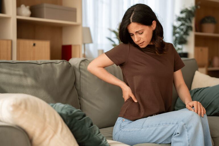 Dor nas costas pode ser pedra nos rins? Saiba reconhecer os sinais e quando procurar ajuda