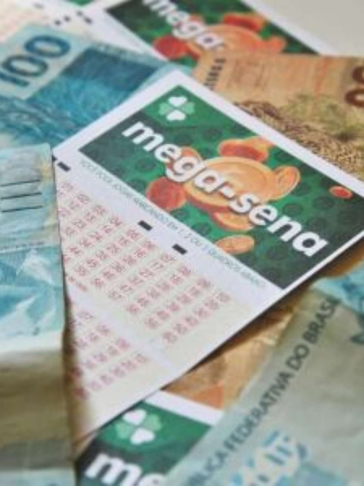 Caixa realiza sorteia números da Mega-Sena com valor de R$ 45 milhões; veja dezenas