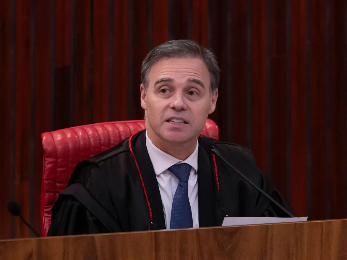 Mendonça manda excluir posts de Lula sobre “tesouraço” de Flávio Bolsonaro