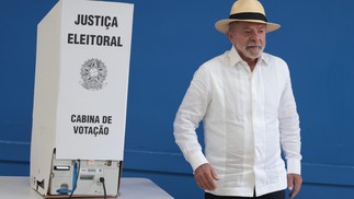 O presidente Lula votou em escola de São Bernardo do Campo, no ABC paulista — Foto: Maria Isabel Oliveira/O Globo