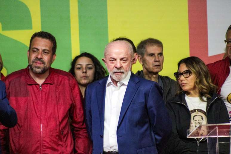Lula exaltado, apreensão com liderança de Flávio e aposta em debates para virada: os bastidores da campanha petista