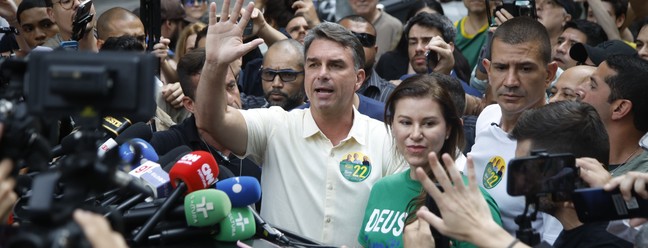 Candidato à Presidência, Flávio Bolsonaro (PL) votou na manhã deste domingo no Rio de Janeiro — Foto: Guito Moreto / Agência O Globo