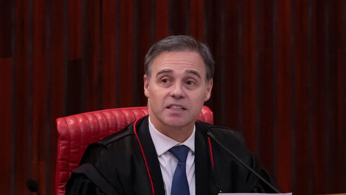 Mendonça manda excluir posts de Lula sobre “tesouraço” de Flávio Bolsonaro