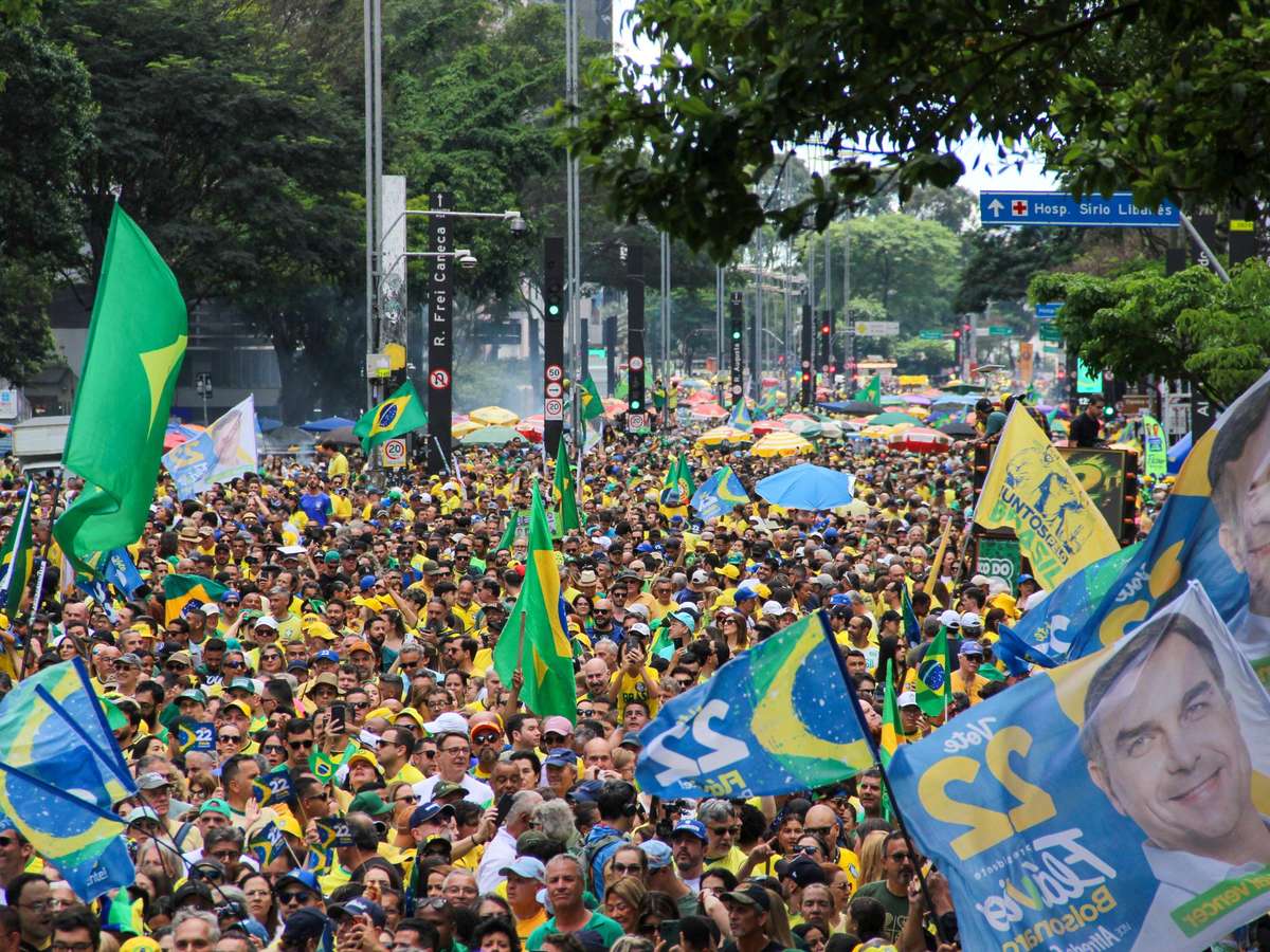 Ato de Flávio Bolsonaro na Paulista reúne cerca de 71,9 mil pessoas, estima USP