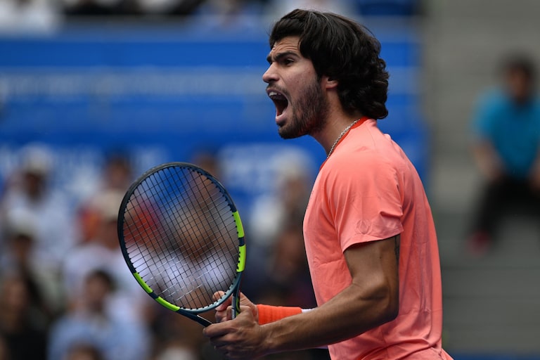 Carlos Alcaraz derrota Shapovalov e garante vaga nas semifinais do ATP 500 do Japão