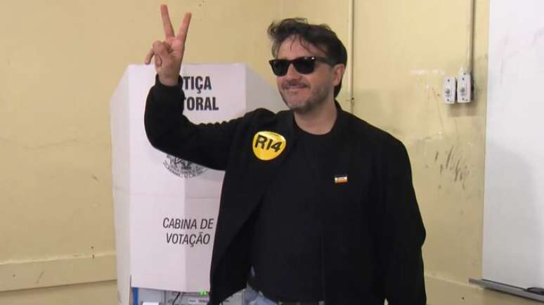 Vaias, aplausos e celular na cabine: Como foi a votação dos candidatos à Presidência no 1º turno