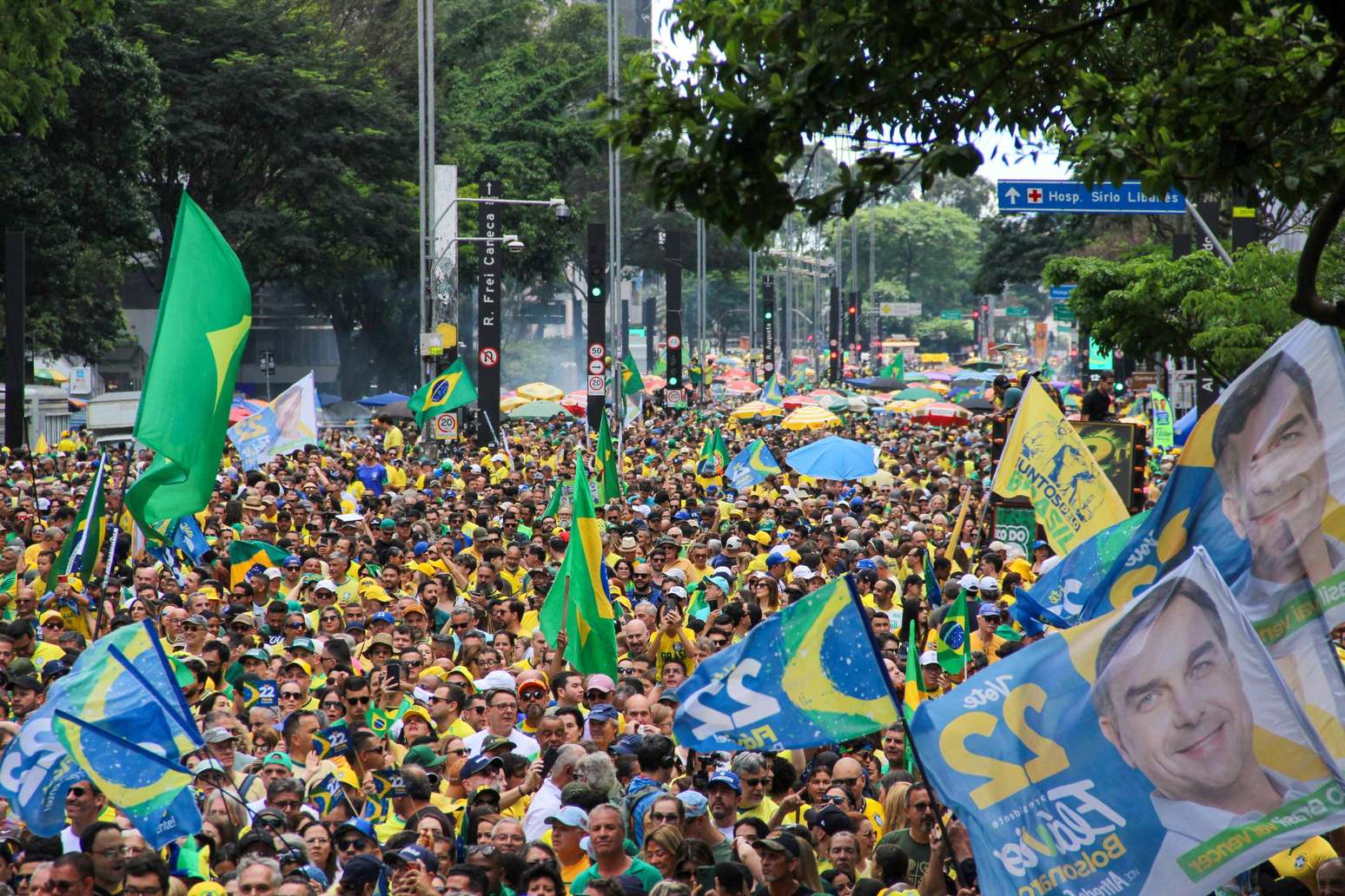 Manifestação em apoio a Flávio Bolsonaro neste domingo, 18, na Av. Paulista, em São Paulo