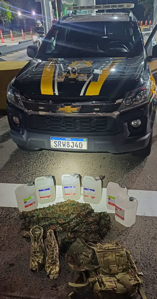 PRF prende homem com granadas, munições e 30 litros de loló na BR-040, em Petrópolis (RJ)