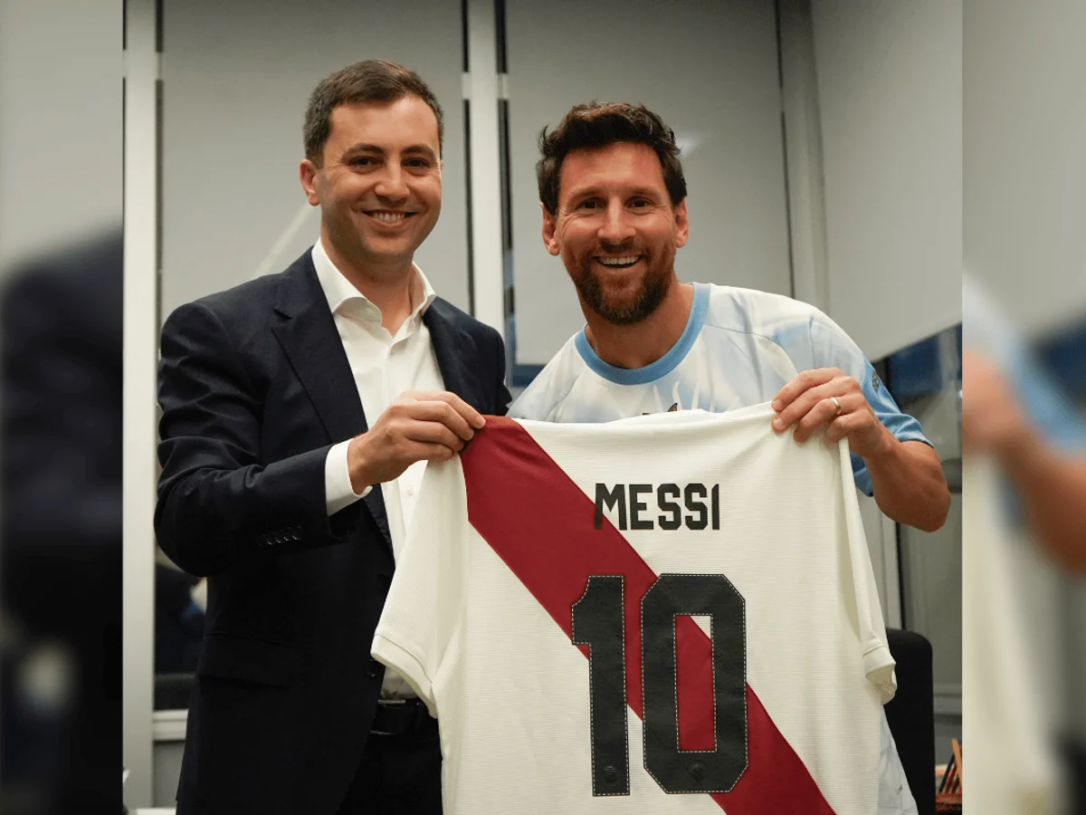 River Plate homenageia Lionel Messi antes de despedida no Monumental