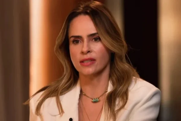 Ana Paula Renault faz apelo aos fãs após críticas: “Não entrem em briga”