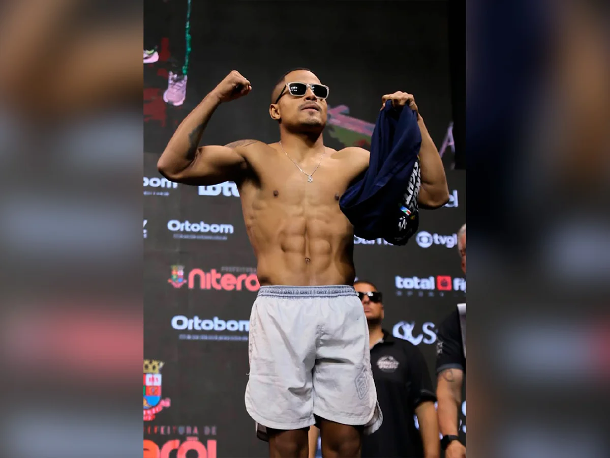Brasiliense Eliwelton "Tourinho" vence o Jungle Fight 155 no peso-leve