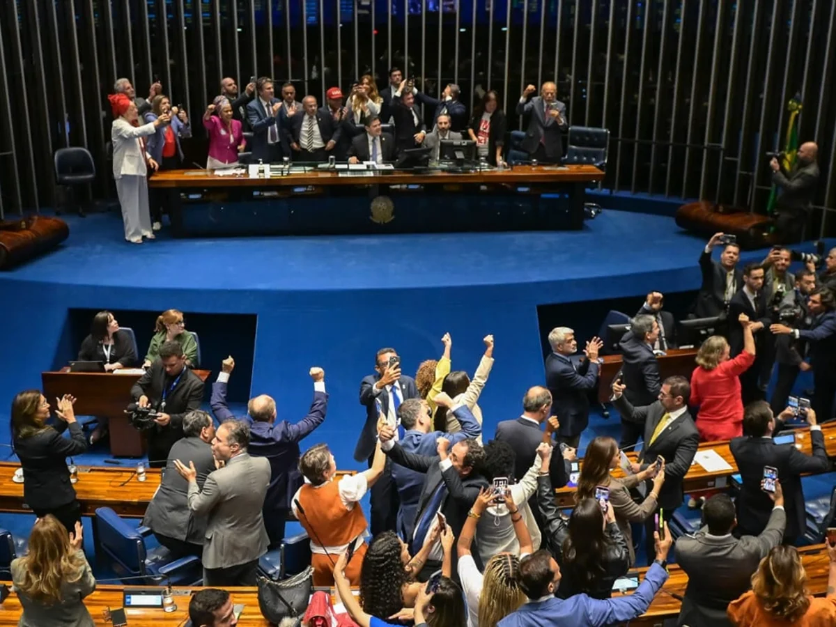 Com presença de Lula, Congresso promulga fim da 6x1 nesta sexta-feira