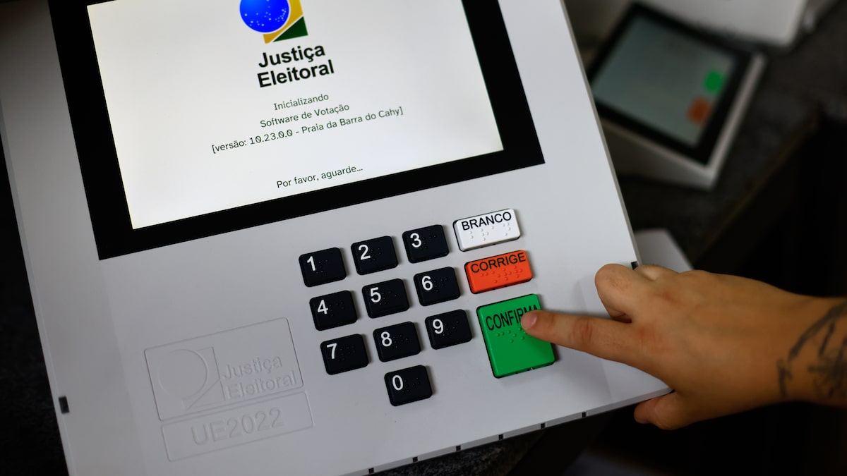 De camisetas a celular na cabine: o que pode e o que não pode no dia da votação