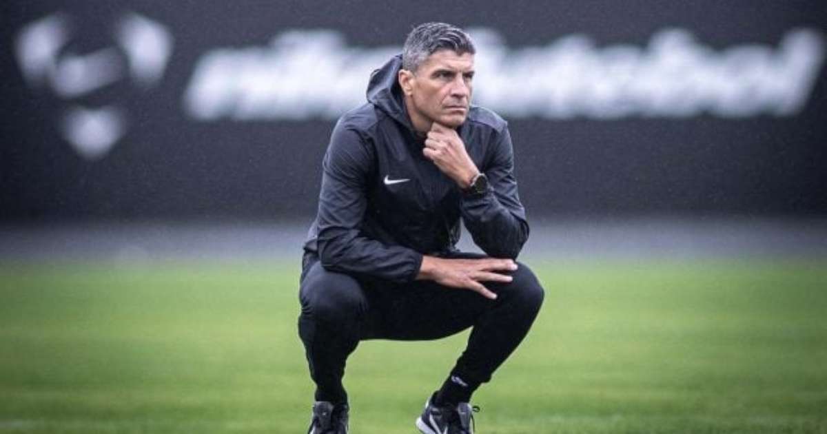 Vasco busca melhor sequência invicta no ano sob comando de Pedro Emanuel