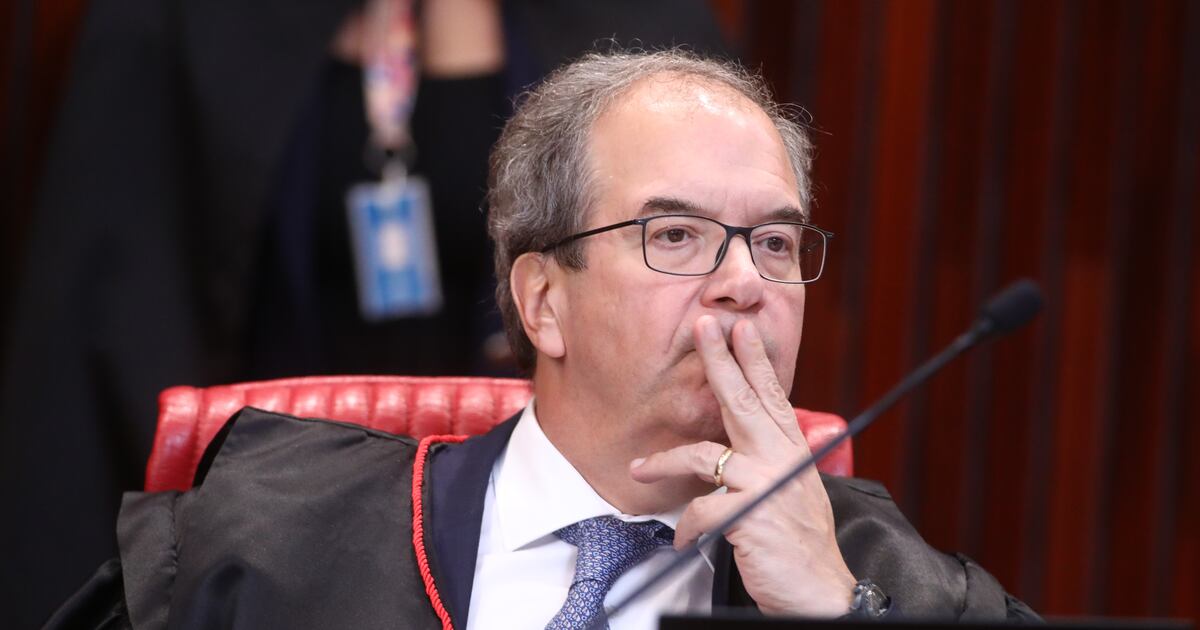 Corregedor do TSE contraria Nunes Marques e libera canal ‘Exército do Lula’ no WhatsApp