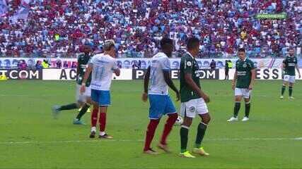 Aos 30 min do 1º tempo - gol de falta de Bruno Melo do Goiás contra o Bahia