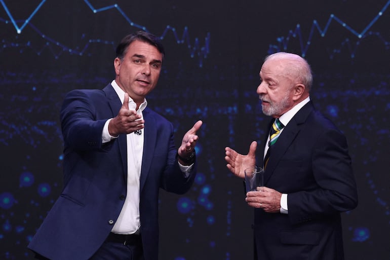 Após pesquisa Real Time Big Data mostrar Flávio à frente, Bolsa beira novo recorde e dólar cai