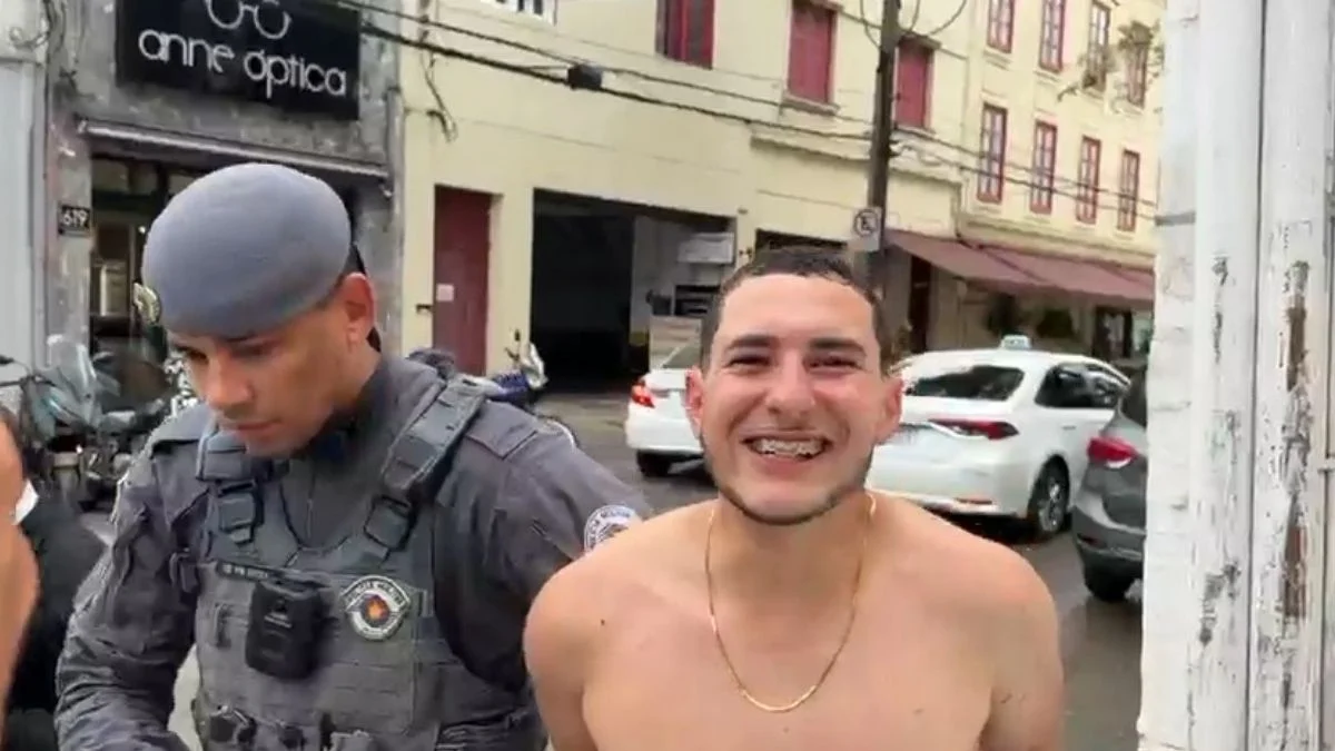 Homem é preso após esfaquear o pai e tentar matar a própria esposa em SP