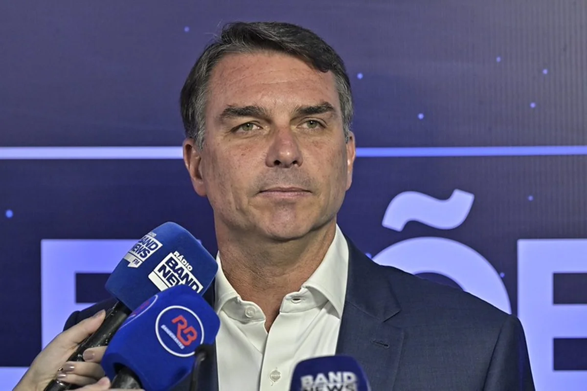 TSE nega pedido de Flávio para suspender mensagens do governo federal