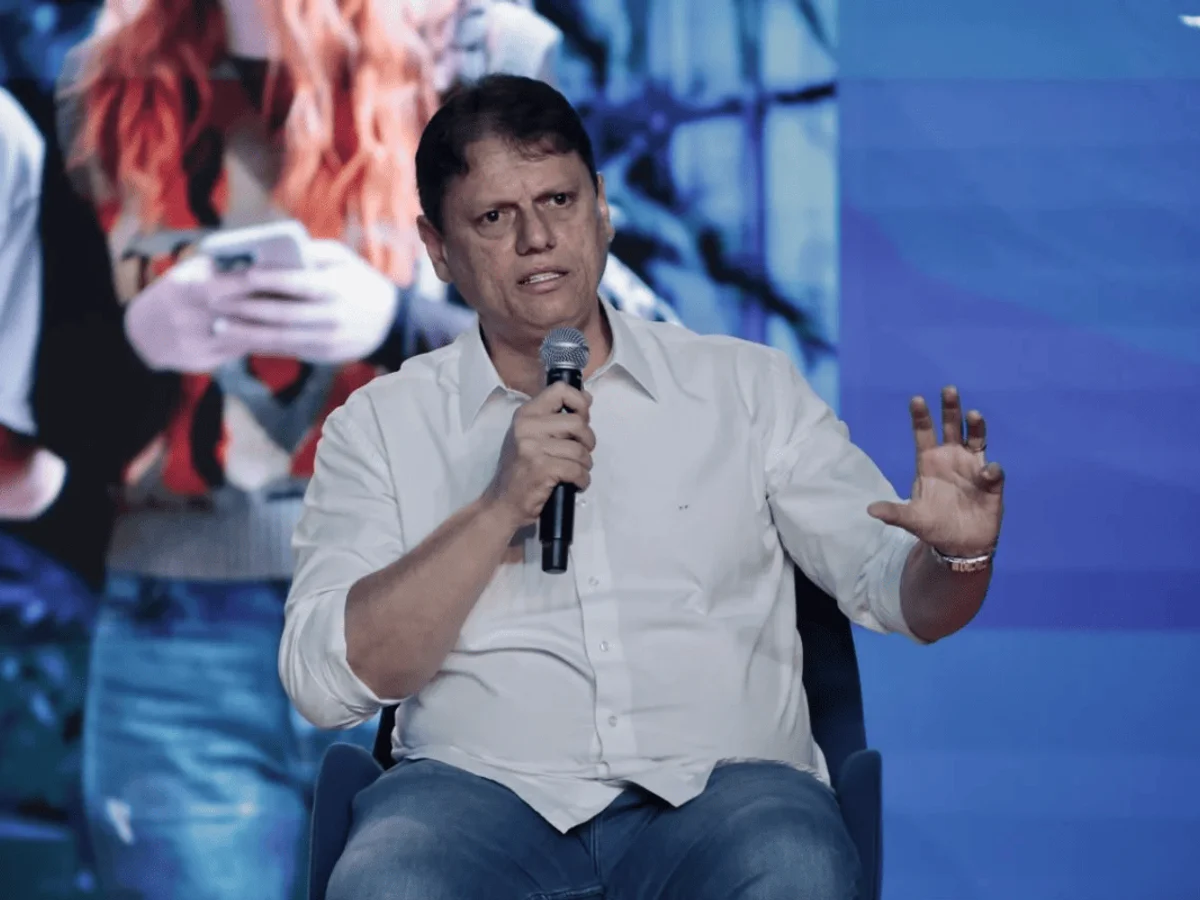 Tarcísio compara Lula a "Titanic afundando" e desconversa sobre 2030
