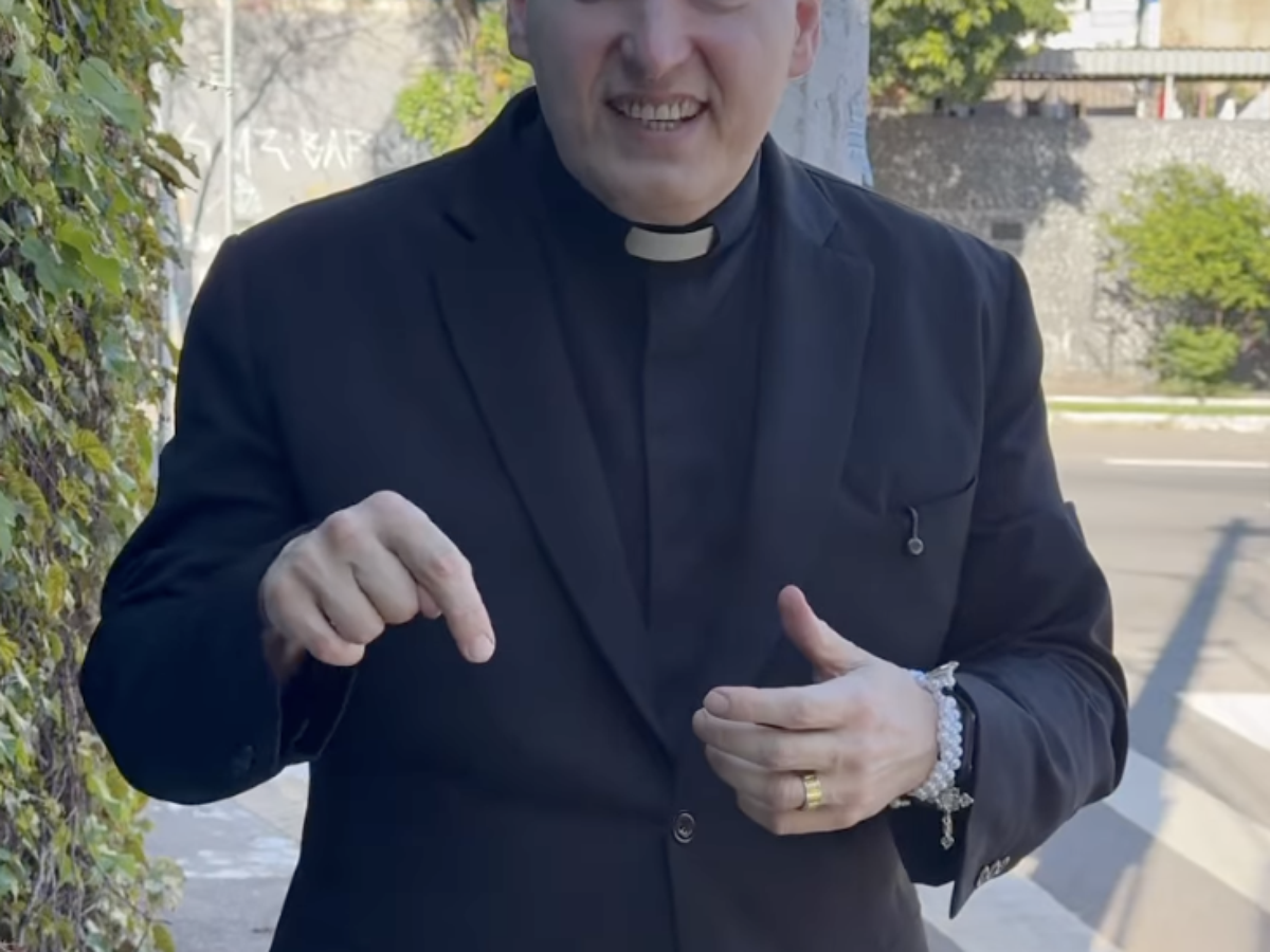 Padre Marcelo Rossi diz que nem a mãe sabe seu voto: 'Deus abençoe'