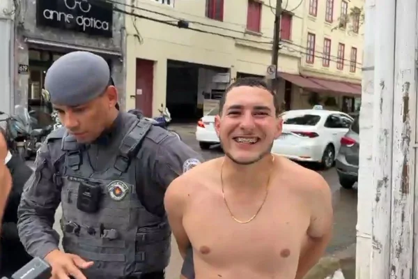 Homem é preso após esfaquear o pai e tentar matar a própria esposa em SP - destaque galeria