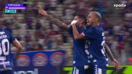 Aos 19 min do 2º tempo - gol de falta de Matheus Pereira do Fortaleza contra o Grêmio