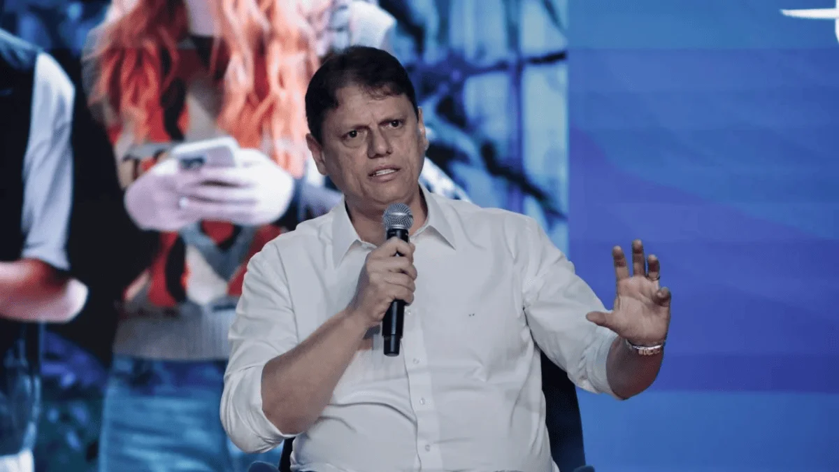 Tarcísio compara Lula a "Titanic afundando" e desconversa sobre 2030