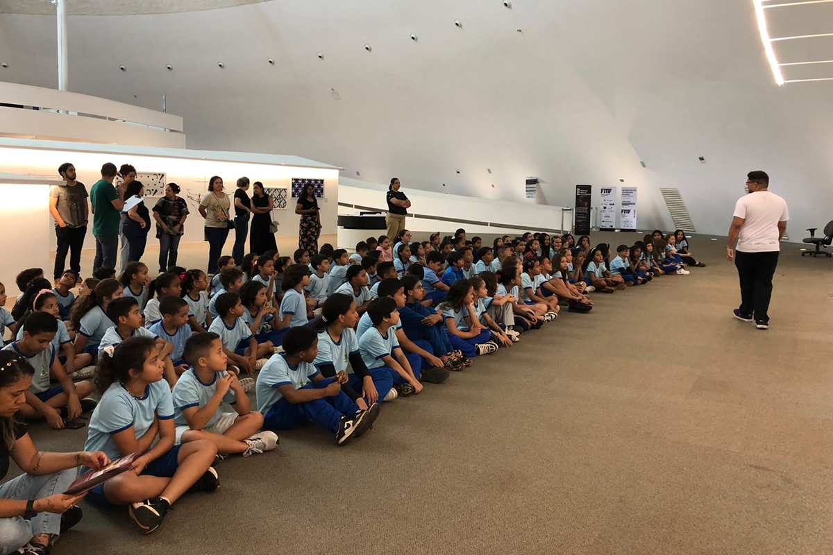 Mostra Utopias em construção faz alunos viajarem pela história de Brasília