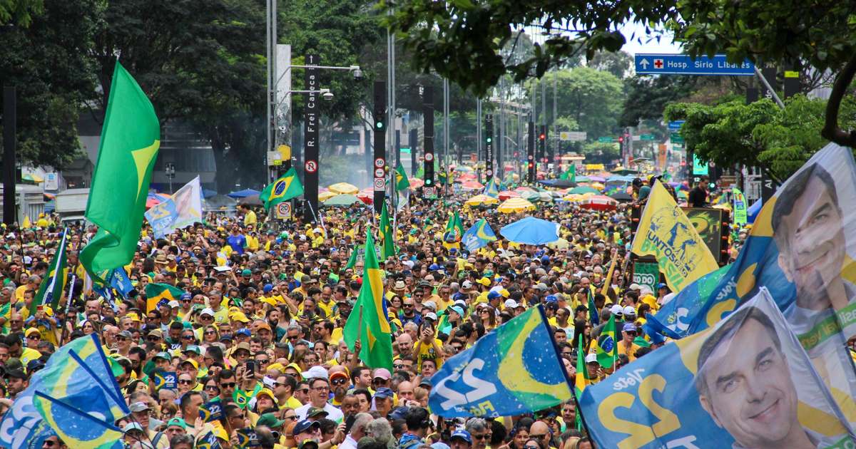 Ato de Flávio Bolsonaro na Paulista reúne cerca de 71,9 mil pessoas, estima USP