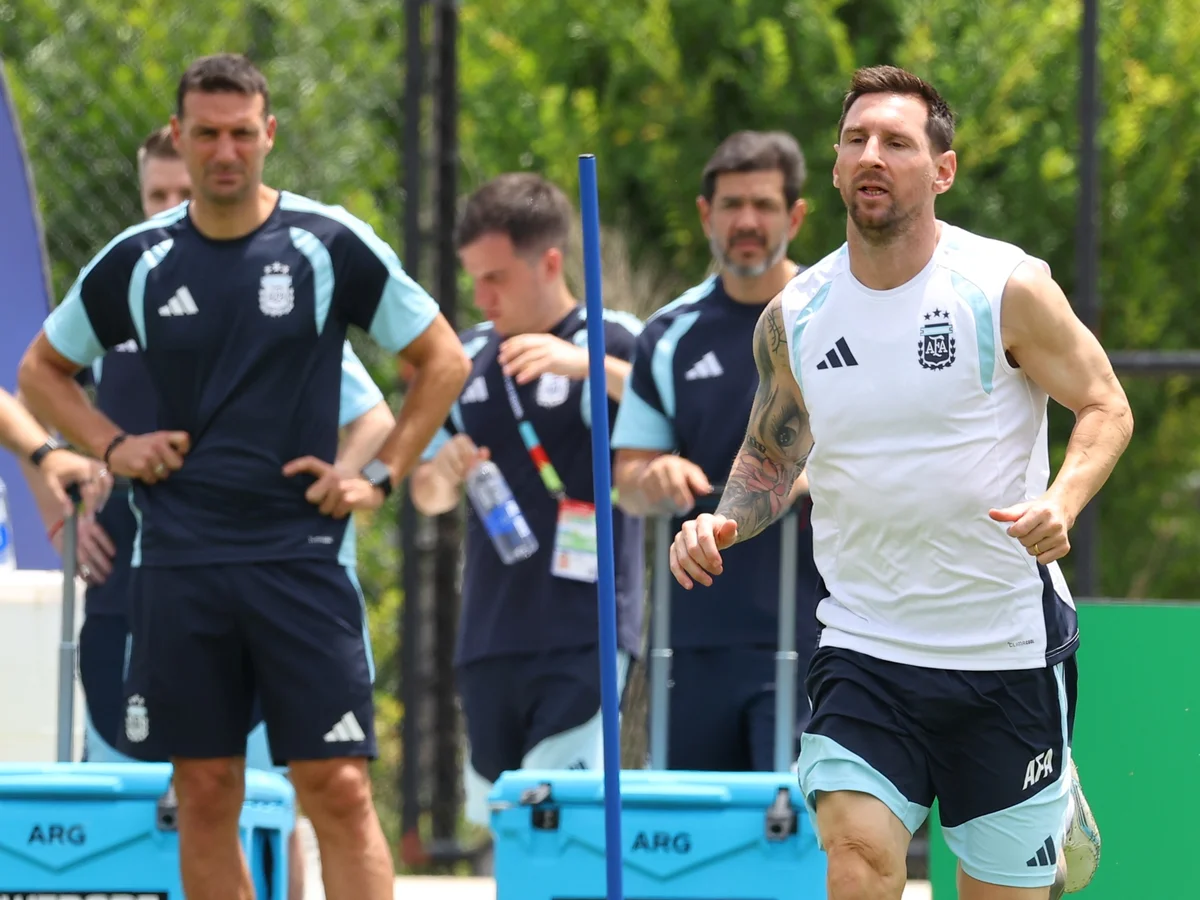 Scaloni projeta cenário desafiador na Argentina sem Messi: "Insubstituível"