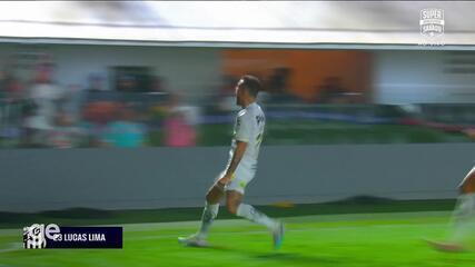 Aos 11 min do 1º tempo - gol de falta de Lucas Lima do Santos contra o Internacional
