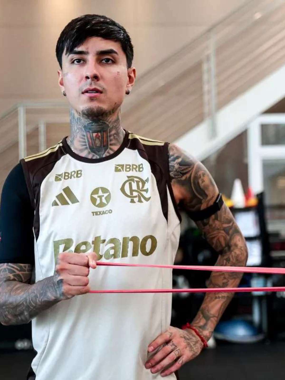 Pulgar é denunciado pelo STJD e pode pegar até 6 jogos no Brasileirão