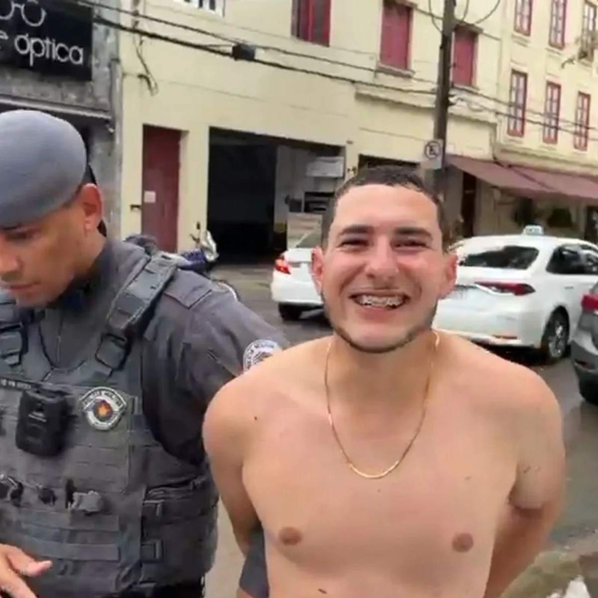 Homem é preso após esfaquear o pai e tentar matar a própria esposa em SP