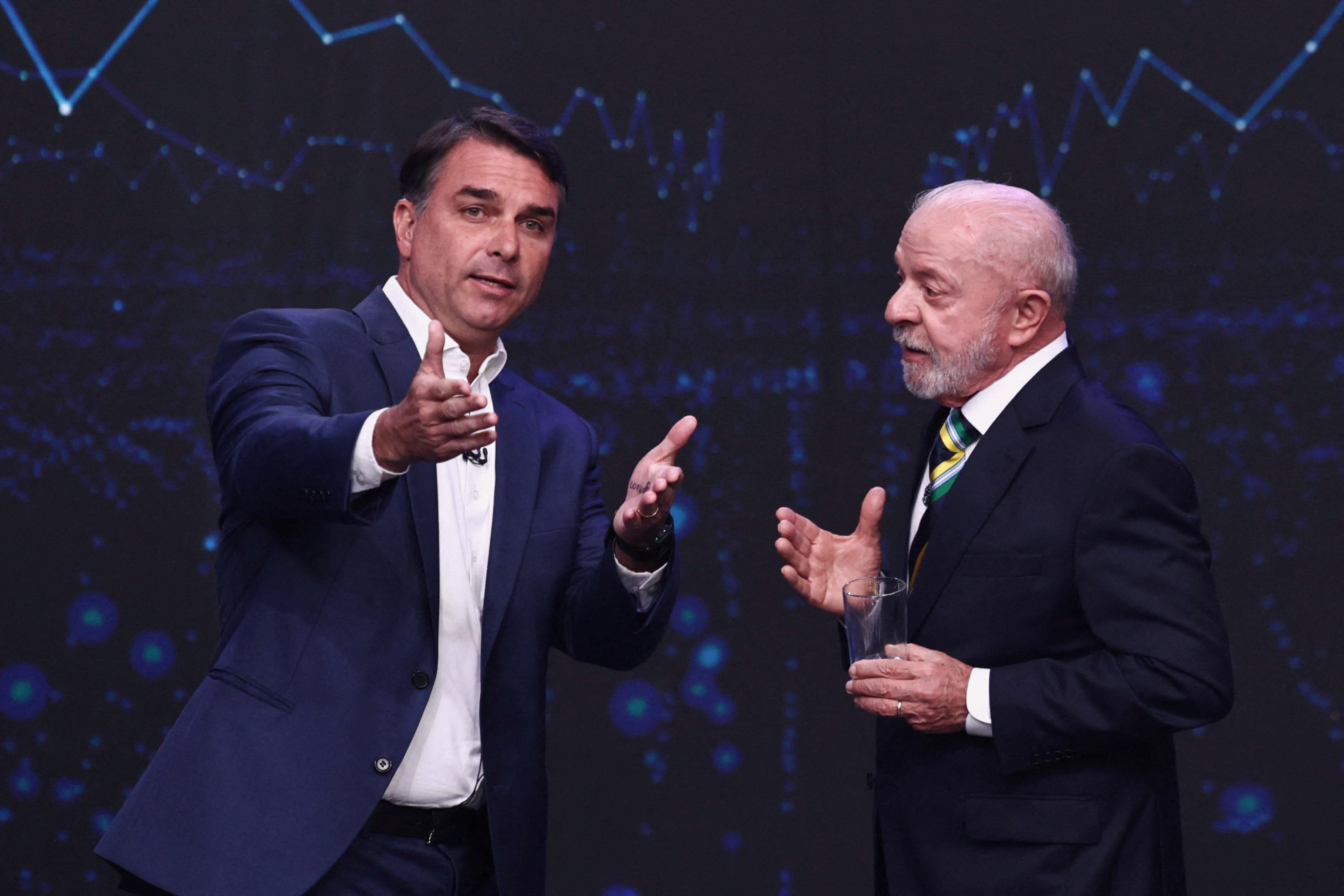 Após pesquisa Real Time Big Data mostrar Flávio à frente, Bolsa beira novo recorde e dólar cai