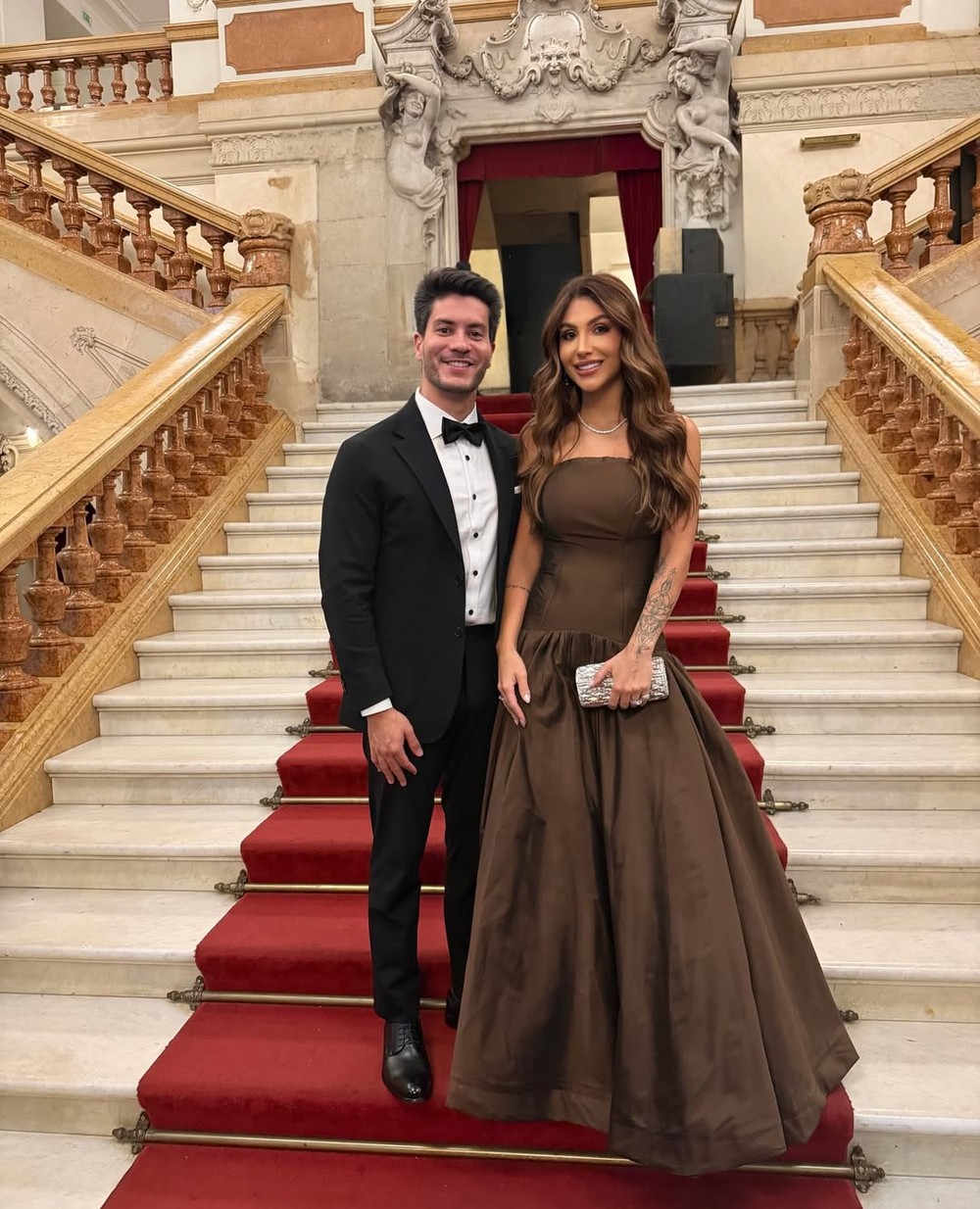 Arthur Aguiar ao lado da esposa, Jheny Santucci — Foto: Reprodução/Instagram
