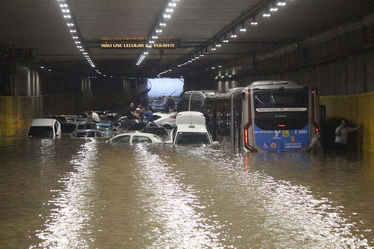 Anhangabaú registrou em 40 min de chuva o esperado para 11 dias, diz Prefeitura após caos em SP